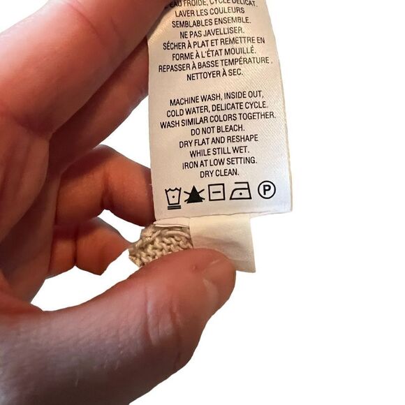 Reitmans light beige linen blend v neck sweater. - Picture 5 of 8